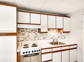 5720 Lakeshore Dr, Dania Beach FL 33312