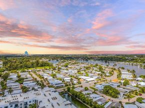5720 Lakeshore Dr, Dania Beach FL 33312