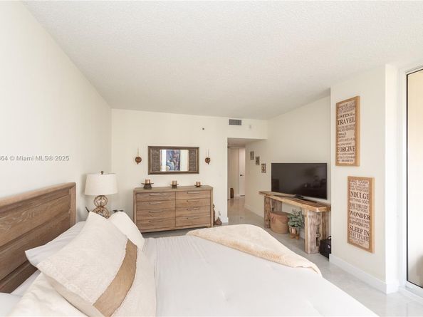 520 Brickell Key Dr A1102, Miami FL 33131