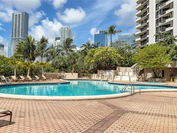 520 Brickell Key Dr A1102, Miami FL 33131