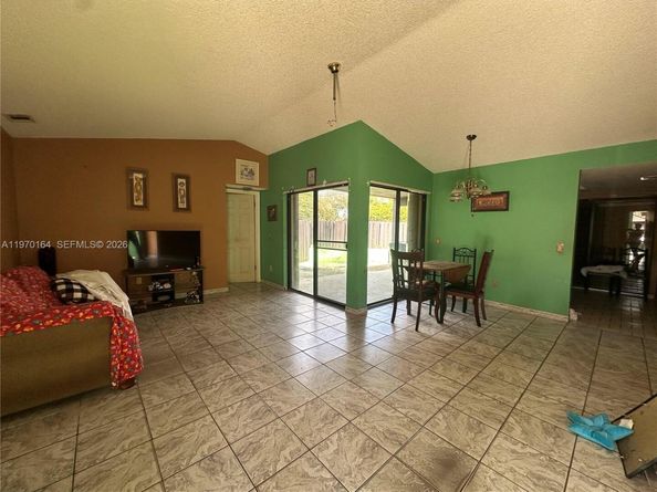 14975 SW 48th Ter 25E, Miami FL 33185