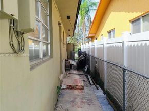 525 SW 56th Ave, Miami FL 33134