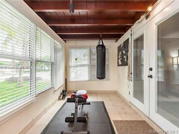 1025 NE 17th Way, Fort Lauderdale FL 33304