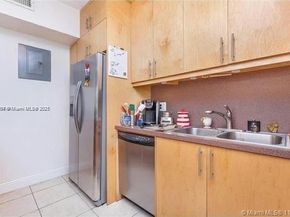 1025 NE 17th Way, Fort Lauderdale FL 33304