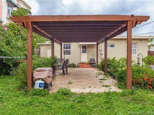 1025 NE 17th Way, Fort Lauderdale FL 33304