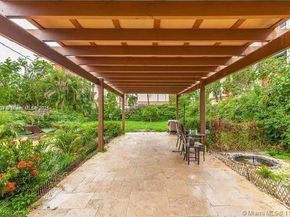 1025 NE 17th Way, Fort Lauderdale FL 33304