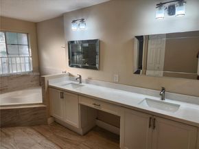 7257 NW 113th Pl, Doral FL 33178