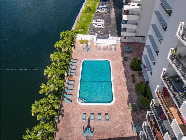 401 Golden Isles Dr 804, Hallandale Beach FL 33009