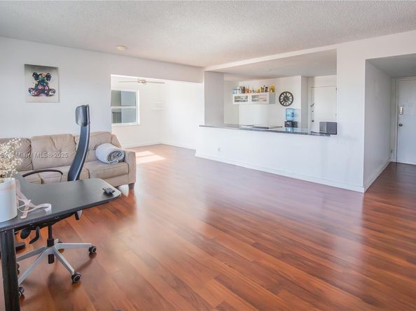 401 Golden Isles Dr 804, Hallandale Beach FL 33009