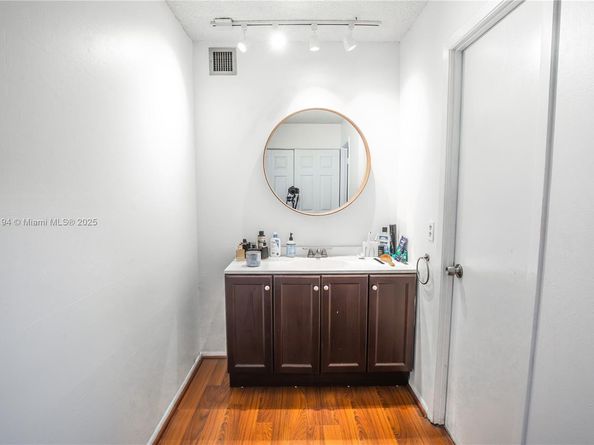 401 Golden Isles Dr 804, Hallandale Beach FL 33009