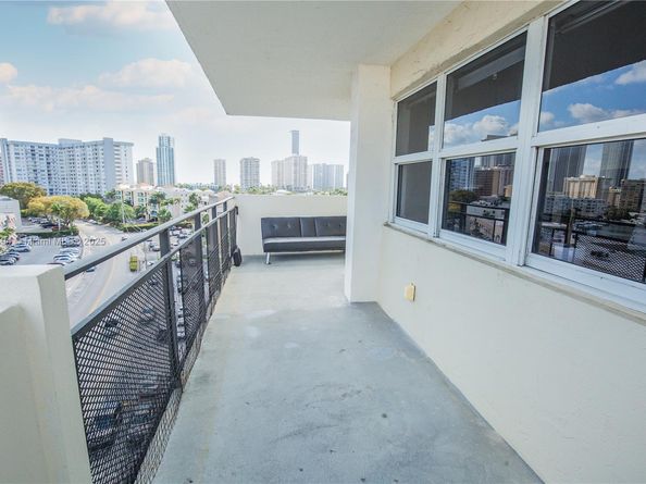 401 Golden Isles Dr 804, Hallandale Beach FL 33009