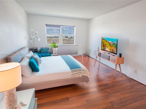 401 Golden Isles Dr 804, Hallandale Beach FL 33009