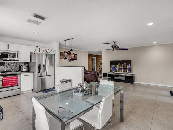 6707 Winfield Blvd, Margate FL 33063