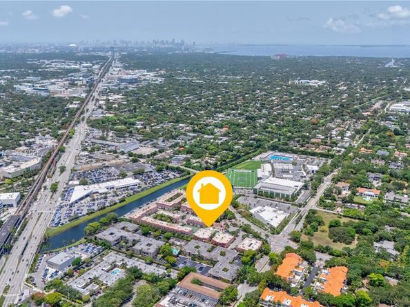 6711 N Kendall Dr 505, Pinecrest FL 33156