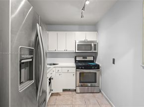 6711 N Kendall Dr 505, Pinecrest FL 33156