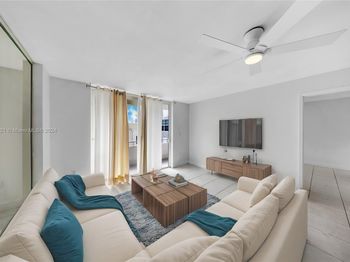 465 Ocean Dr