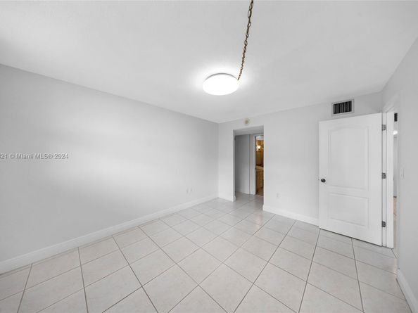 465 Ocean Dr 507, Miami Beach FL 33139