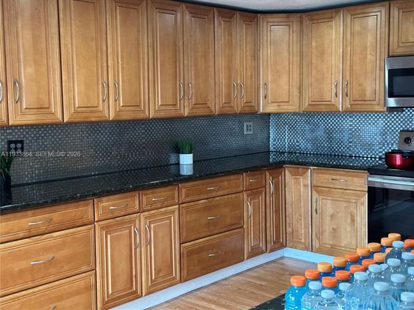 2860 NW 207th St, Miami Gardens FL 33056