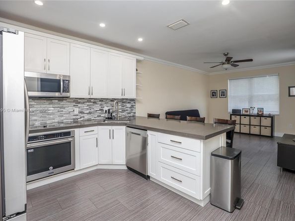 365 NW 154th Ave, Pembroke Pines FL 33028