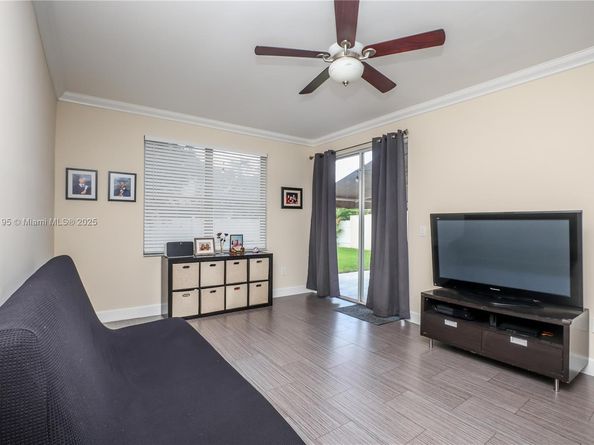 365 NW 154th Ave, Pembroke Pines FL 33028