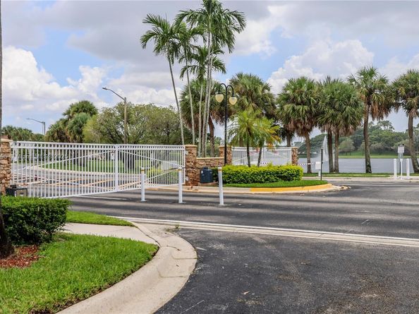 365 NW 154th Ave, Pembroke Pines FL 33028