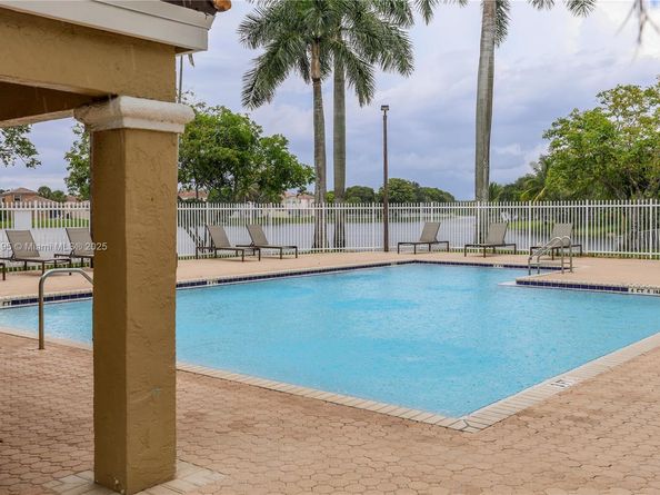 365 NW 154th Ave, Pembroke Pines FL 33028
