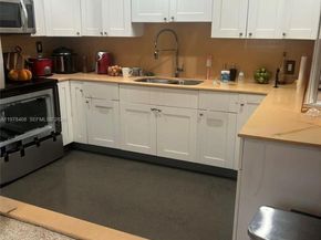 2511 NW 24th St, Miami FL 33142