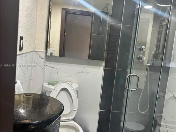 2511 NW 24th St, Miami FL 33142