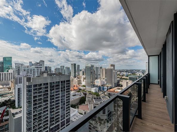 398 NE 5th St 3017, Miami FL 33132