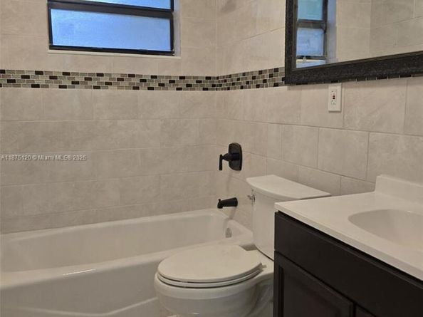 780 W 74th Pl, Hialeah FL 33014