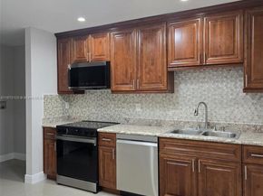 780 W 74th Pl, Hialeah FL 33014