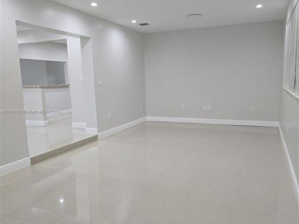780 W 74th Pl, Hialeah FL 33014