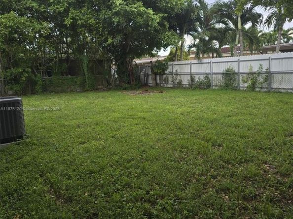 780 W 74th Pl, Hialeah FL 33014