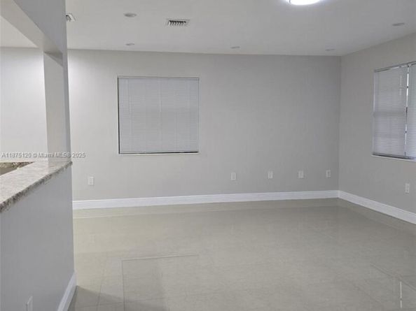 780 W 74th Pl, Hialeah FL 33014