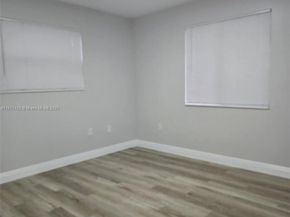 780 W 74th Pl, Hialeah FL 33014