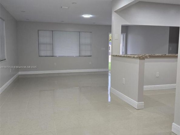 780 W 74th Pl, Hialeah FL 33014