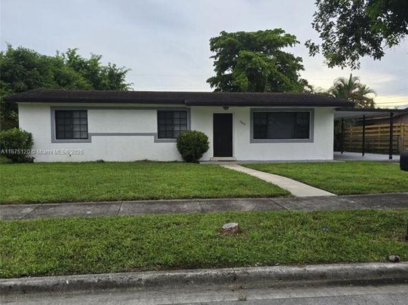 780 W 74th Pl, Hialeah FL 33014