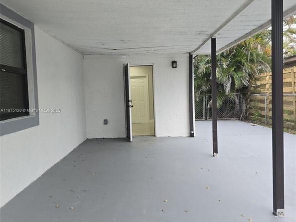 780 W 74th Pl, Hialeah FL 33014