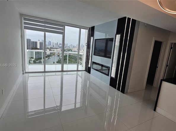 1861 NW North River Dr 11, Miami FL 33125