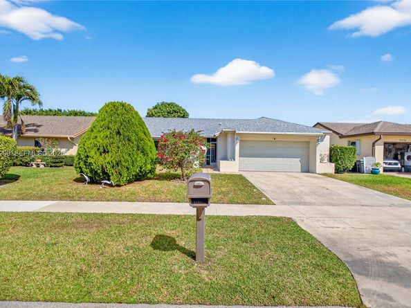 10681 Greenbriar Ct, Boca Raton FL 33498