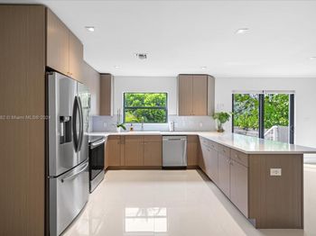 806 SW 29th St