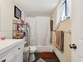 10365 SW 11th Ter 49B, Miami FL 33174