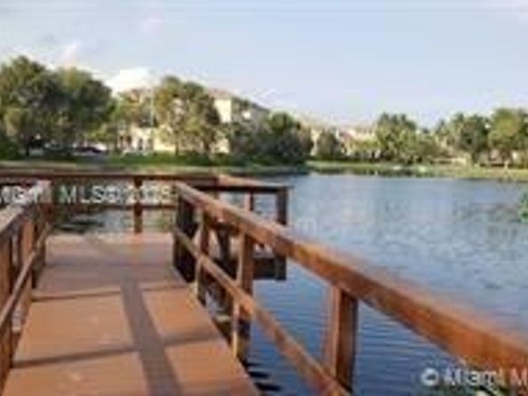 250 Jacaranda Dr 305, Plantation FL 33324