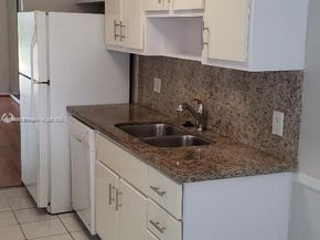 250 Jacaranda Dr 305, Plantation FL 33324