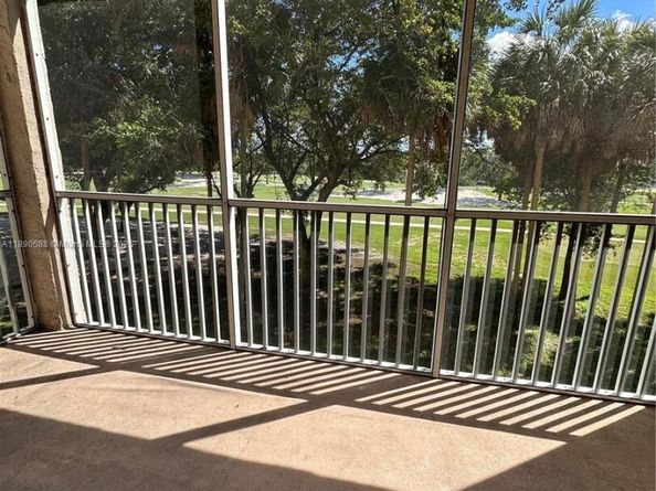 250 Jacaranda Dr 305, Plantation FL 33324