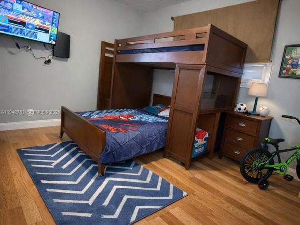 6305 Hayes St, Hollywood FL 33024