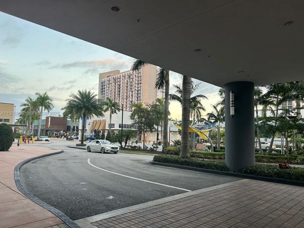 5252 NW 85th Ave 706, Doral FL 33166