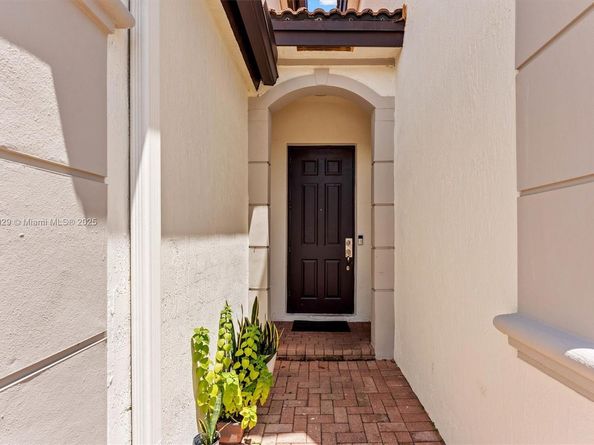 7521 NW 113th Path, Doral FL 33178
