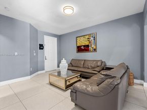 7521 NW 113th Path, Doral FL 33178