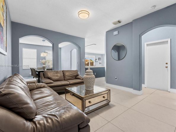 7521 NW 113th Path, Doral FL 33178